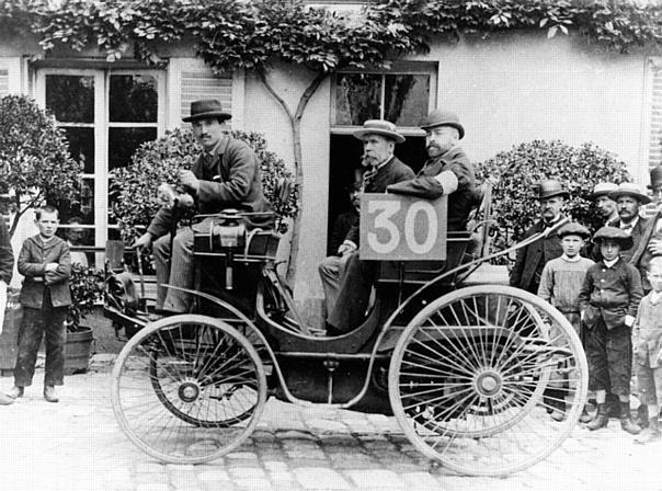 Gipfelstürmer der Peugeot Historie - Peugeot bezwingt als erster Benziner den Gotthardpass